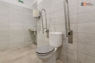 Local comercial en alquiler en Ensanche en Pamplona