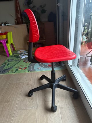 Sedia da scrivania per bambini IKEA Alrik rossa