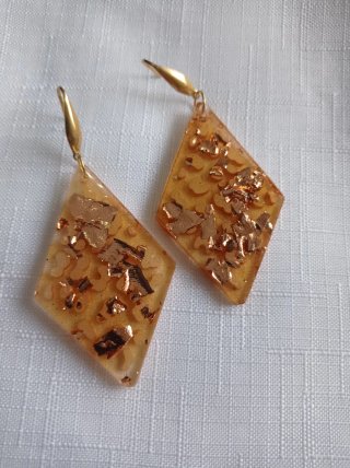 Pendientes de resina con lámina dorada en resina