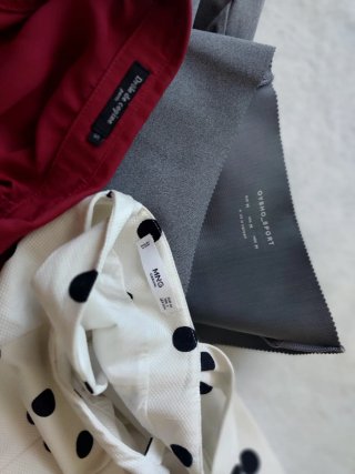Vestido lunares Camisa burdeos y pantalón ciclista
