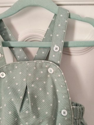 Peto verde menta con topos blancos Marca Coconut