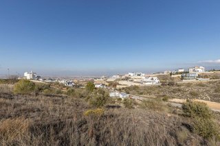 Terreno en venta en Zubia (La)