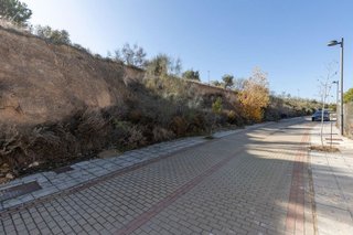 Terreno en venta en Zubia (La)