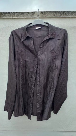 Camisa Yessica chocolate bordada