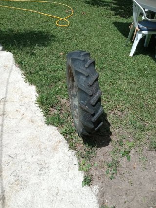 Rueda Tractor Pascuali Agrietada  pero todabia dur