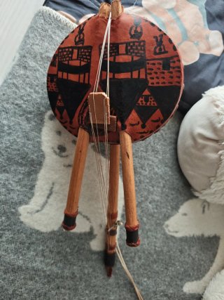 Guitarra africana decorada