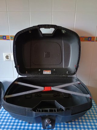 Baúl de moto Honda 45L con llaves