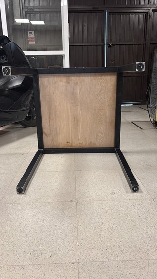Mesa industrial cuadrada madera y metal