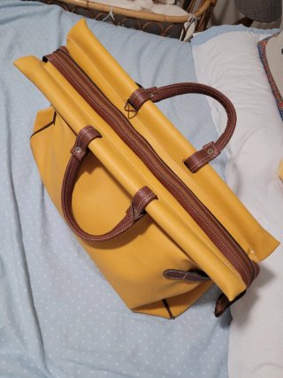 Maleta bolso de viaje amarillo y marrón