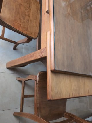 Mesa de comedor de madera maciza con cristal