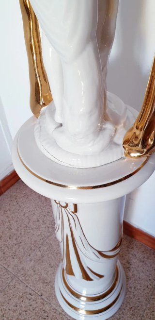 ESCULTURA PORCELANA ESMALTADA