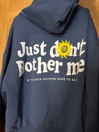 Sudadera azul con estampado Just don't bother me