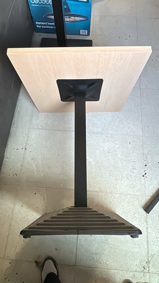 Mesa de bar/cafetería con pie central