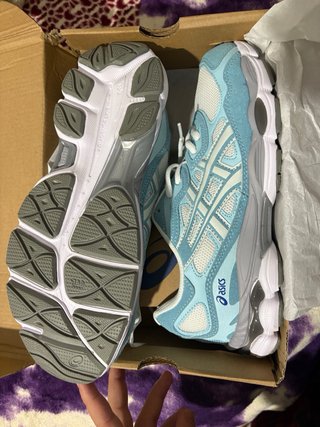 Zapatillas Asics Azules y Blancas