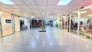 Local comercial en venta en La Buhaira en Sevilla