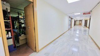 Local comercial en venta en La Buhaira en Sevilla