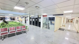 Local comercial en venta en La Buhaira en Sevilla