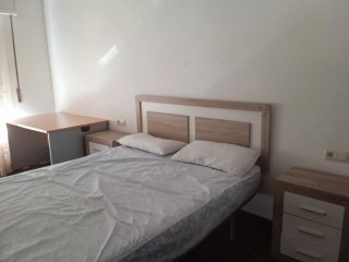 Alquilo Piso Estudiantes, Muy Amplio y Luminoso.