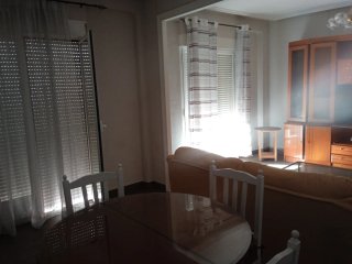 Alquilo Piso Estudiantes, Muy Amplio y Luminoso.