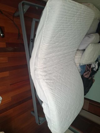 Cama articulada metálica y de madera