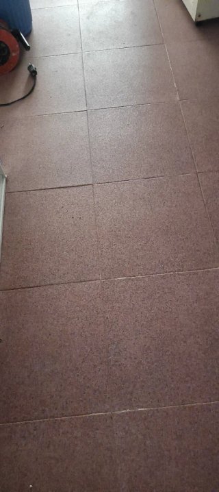 Se alquila altillo de obra para almacén trastero