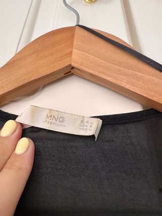 Blusa negra Mango manga larga