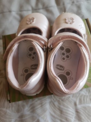 Sapatos rosa com flor