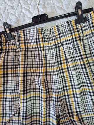Pantalón corto cuadros talla L Stradivarius