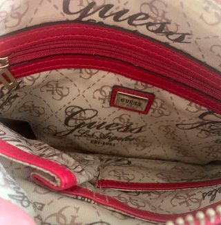 Bolso Guess Simil Pitón y Rojo. Nuevo.