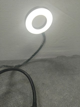 Soporte flexible con aro de luz