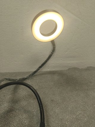 Soporte flexible con aro de luz