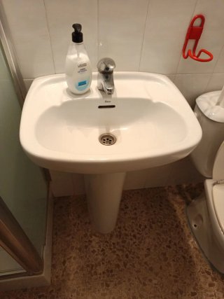 Lavabo Roca con grifo