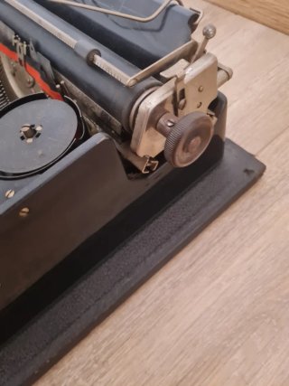 Antigua máquina de escribir Olympia