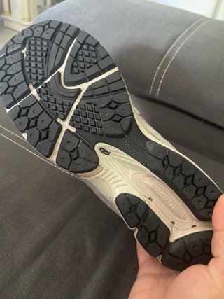 New Balance 2002R Talla 45 Gris NUEVO A ESTRENAR
