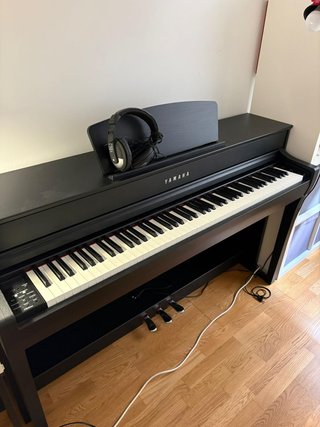 Piano Yamaha CLP-735B Negro
