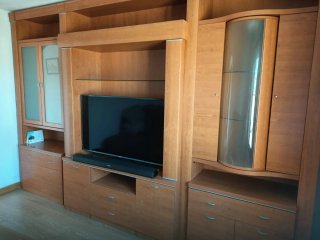 Mueble de salón madera y cristal,con luz