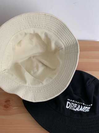 Gorros pescador beige y negro