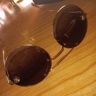 Gafas de sol Versace redondas doradas