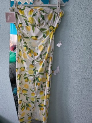 Vestido strapless con estampado de limones