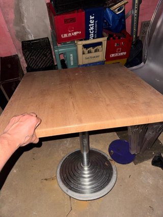 Mesa de madera y metal