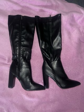 Botas altas de tacón negras