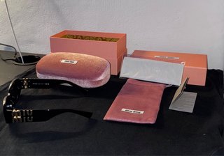 Occhiali da sole Miu Miu neri - Full Set