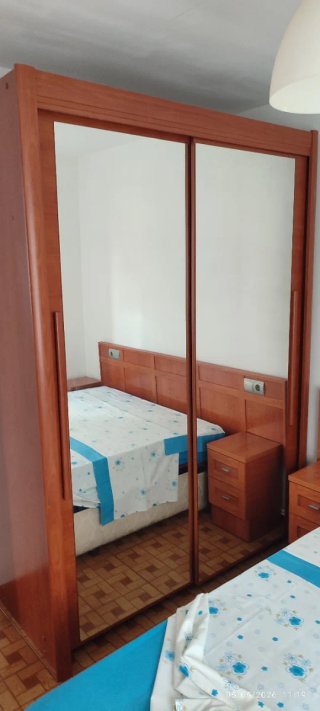 Armario puertas correderas madera y cristal
