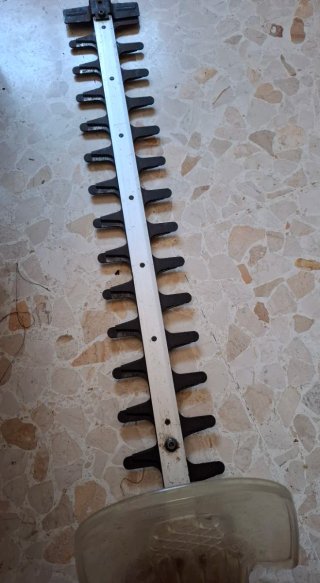 Corta setos eléctrico Black+Decker