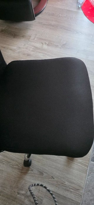 Silla de oficina ergonómica negra