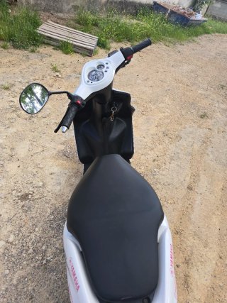 Yamaha Jog RR Blanca y Rosa