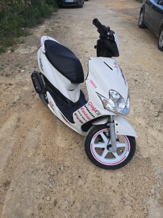 Yamaha Jog RR Blanca y Rosa