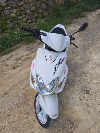 Yamaha Jog RR Blanca y Rosa