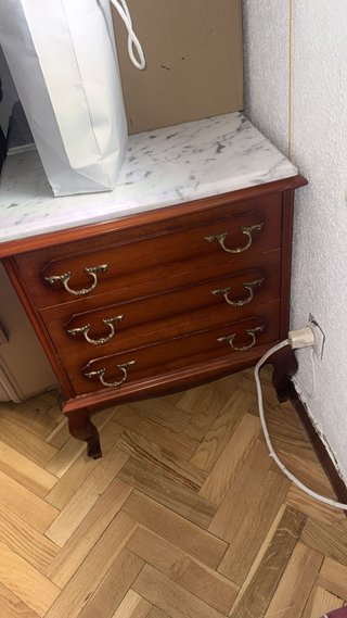 Comodini in legno e marmo