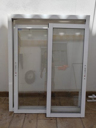 Ventana Climalit con persiana, mosquitera y reja